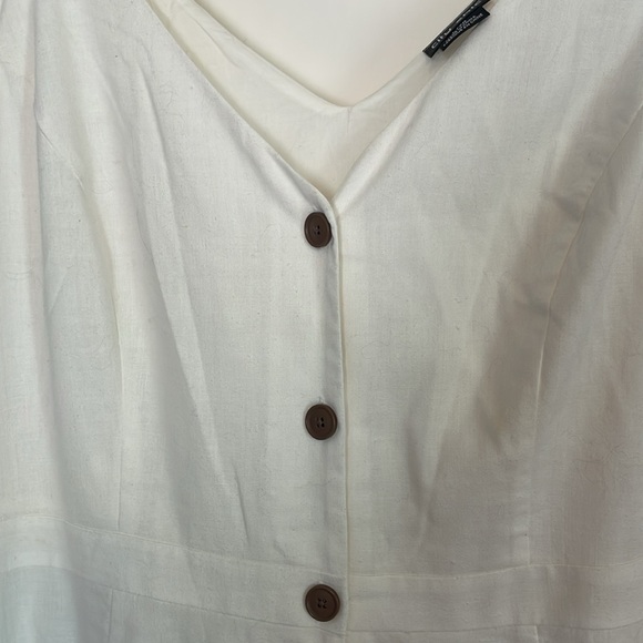 Plus size white linen dress - Picture 2 of 5